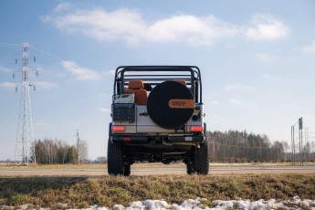 2B-022-Convertible-Mercedes-250GD-MojaveSilver-071006