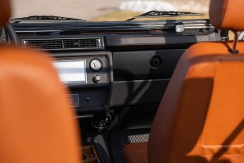 2B-054-Convertible-Mercedes-250GD-MojaveSilver-071006