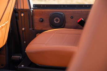 2B-058-Convertible-Mercedes-250GD-MojaveSilver-071006