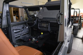 3-003-Convertible-Mercedes-250GD-MojaveSilver-071006