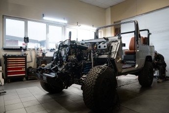 3-006-Convertible-Mercedes-250GD-MojaveSilver-071006