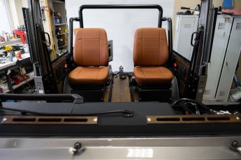 3-007-Convertible-Mercedes-250GD-MojaveSilver-071006