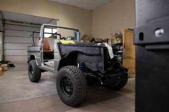 3-012-Convertible-Mercedes-250GD-MojaveSilver-071006