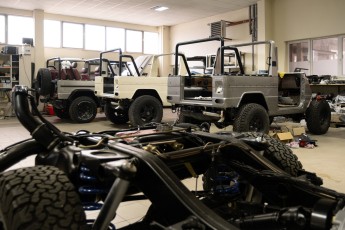 3-021-Convertible-Mercedes-250GD-MojaveSilver-071006