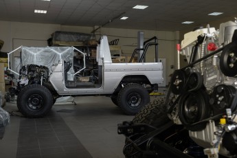 3-027-Convertible-Mercedes-250GD-MojaveSilver-071006