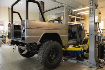 3-036-Convertible-Mercedes-250GD-MojaveSilver-071006