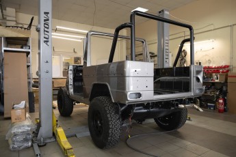 3-041-Convertible-Mercedes-250GD-MojaveSilver-071006