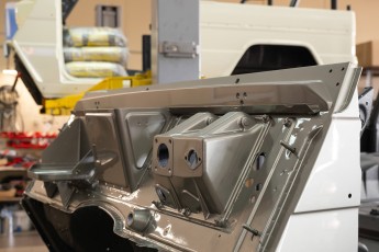 3-052-Convertible-Mercedes-250GD-MojaveSilver-071006