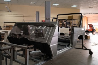 3-060-Convertible-Mercedes-250GD-MojaveSilver-071006