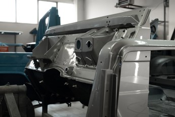 3-071-Convertible-Mercedes-250GD-MojaveSilver-071006