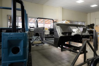 3-074-Convertible-Mercedes-250GD-MojaveSilver-071006