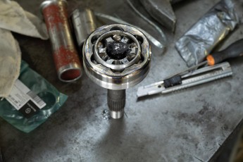 3-078-Convertible-Mercedes-250GD-MojaveSilver-071006