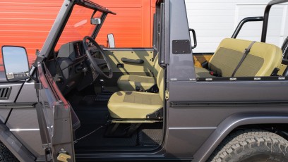 1-006-Convertible-Mercedes-GWagen-VesuvioGrey-088657