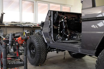 3-023-Convertible-Mercedes-GWagen-VesuvioGrey-088657