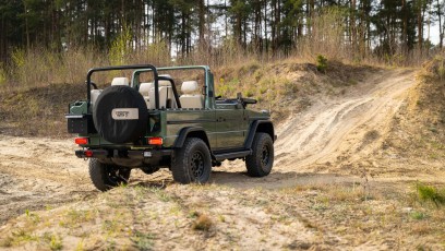1-001-Custom-Mercedes-GWagon-IrelandMidGreen-087810
