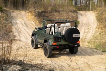 2A-003-Custom-Mercedes-GWagon-IrelandMidGreen-087810