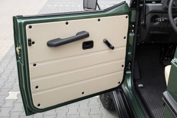 2B-090-Custom-Mercedes-GWagon-IrelandMidGreen-087810