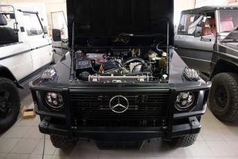 3-001-Custom-Mercedes-GWagon-MidnightBlue-077213