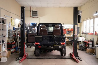 3-003-Custom-Mercedes-GWagon-MidnightBlue-077213