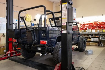 3-023-Custom-Mercedes-GWagon-MidnightBlue-077213