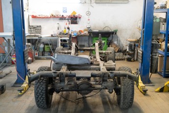 3-089-Custom-Mercedes-GWagon-IrelandMidGreen-087810