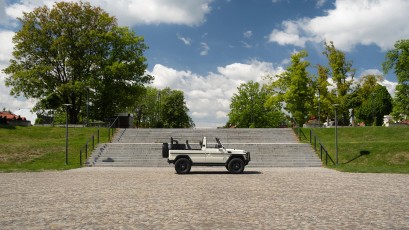1-001-Custom-Mercedes-GWagon-White-092857