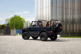 2B-001-Convertible-Mercedes-250GD-MidnightBlue-080879