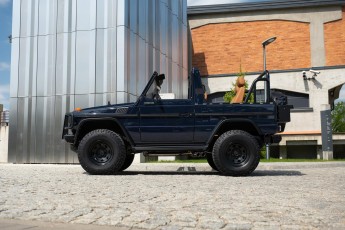 2B-002-Convertible-Mercedes-250GD-MidnightBlue-080879