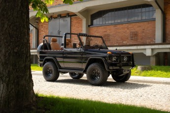 2B-004-Convertible-Mercedes-250GD-MidnightBlue-080879