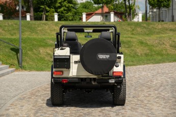 2B-014-Custom-Mercedes-GWagon-White-092857