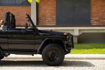 2B-015-Convertible-Mercedes-250GD-MidnightBlue-080879