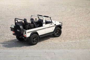 2B-021-Custom-Mercedes-GWagon-White-092857