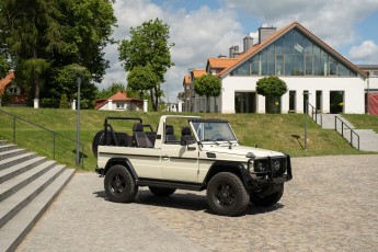 2B-028-Custom-Mercedes-GWagon-White-092857