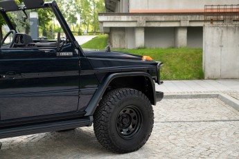 2B-035-Convertible-Mercedes-250GD-MidnightBlue-080879