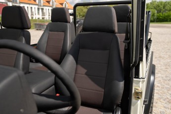 2B-096-Custom-Mercedes-GWagon-White-092857