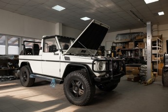 3-001-Custom-Mercedes-GWagon-White-092857