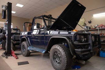 3-004-Convertible-Mercedes-250GD-MidnightBlue-080879