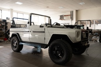 3-012-Custom-Mercedes-GWagon-White-092857
