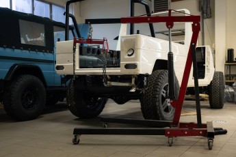 3-043-Custom-Mercedes-GWagon-White-092857