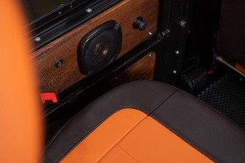 2A-030-Vintage-Mercedes-GWagon-MagmaBeamOrange-070837