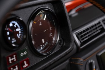 2A-035-Vintage-Mercedes-GWagon-MagmaBeamOrange-070837