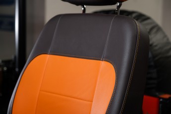2A-042-Vintage-Mercedes-GWagon-MagmaBeamOrange-070837