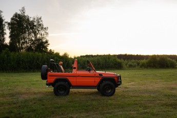 2B-004-Vintage-Mercedes-GWagon-MagmaBeamOrange-070837