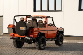 2B-020-Vintage-Mercedes-GWagon-MagmaBeamOrange-070837