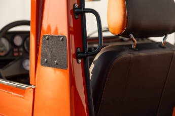 2B-038-Vintage-Mercedes-GWagon-MagmaBeamOrange-070837