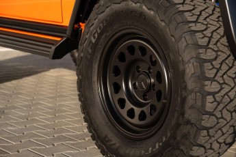 2B-050-Vintage-Mercedes-GWagon-MagmaBeamOrange-070837