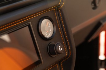 2B-062-Vintage-Mercedes-GWagon-MagmaBeamOrange-070837