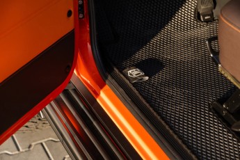 2B-063-Vintage-Mercedes-GWagon-MagmaBeamOrange-070837