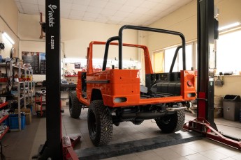 3-038-Vintage-Mercedes-GWagon-MagmaBeamOrange-070837