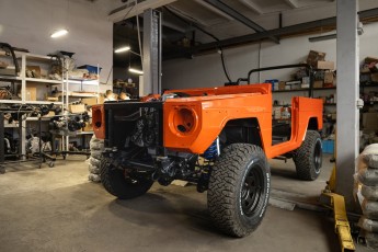 3-046-Vintage-Mercedes-GWagon-MagmaBeamOrange-070837